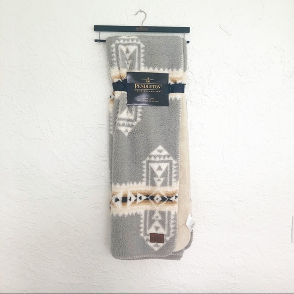 Pendleton Cozy Boho Sherpa Fleece Blanket Throw - Picture 3 of 6